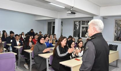 Emniyet Müdürü Güzelyazıcı’dan üniversite öğrencilerine ders