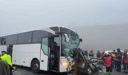 Kuzey Marmara Otoyolu Sakarya geçişinde 3 otobüsün karıştığı zincirleme kazada 10 kişi öldü, 54 kişi yaralandı