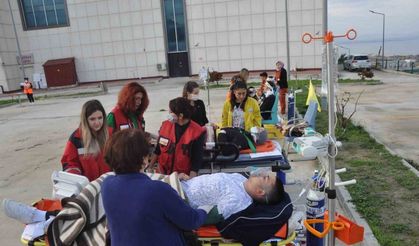 Lapseki Devlet Hastanesinde deprem ve yangın tatbikatı
