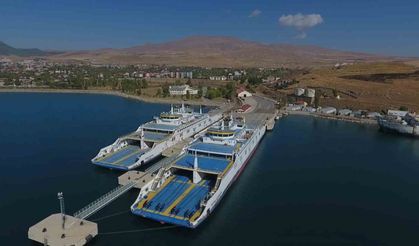 Türkiye’nin en büyük feribotları Van Gölü’nde yük taşımacılığına ivme kattı