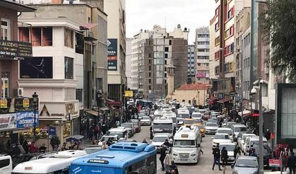 Adana’da taşıt sayısı arttı, korna sesi çileye döndü