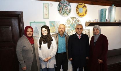 Başkan Işık çini sanatçısı İsmail Yiğit’i ziyaret etti