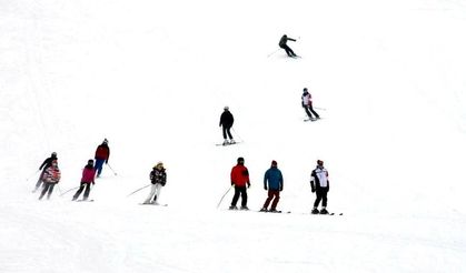 Erzincan'ın Gözdesi Ergan Dağı Kayak Merkezi, Hafta Sonu Ziyaretçi Rekoru Kırıyor