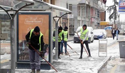Niğde Belediyesi’nden kent genelinde karla mücadele çalışması