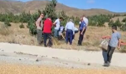 Buğday yüklü traktör devrildi: 2 ölü