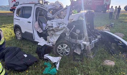 Erzurum’da Hafif Ticari Araç Takla Attı: 1’i Bebek 3 Kişi Hayatını Kaybetti