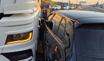 Tanker ile otomobil çarpıştı: 6 yaralı
