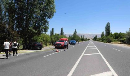 Otomobil ağaca çarptı: 2 ölü, 4 ağır yaralı