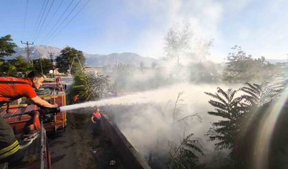 Erzincan'da arsa yangını büyümeden söndürüldü