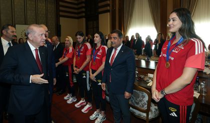 Cumhurbaşkanı Erdoğan, A Milli Kadın Voleybol Takımı'nı kabul etti