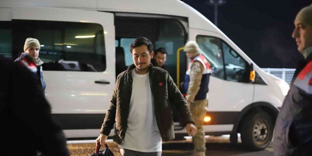 Ağrı’da 138 Afgan göçmen, ülkelerine gönderildi