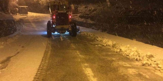 Artvin’de kar yağışı nedeniyle 78 köy yolu ulaşıma kapandı