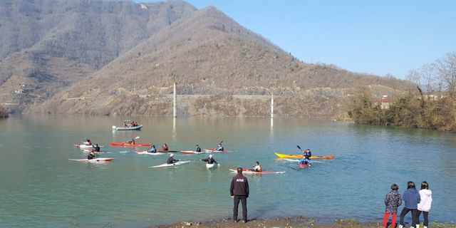 Artvin Muratlı Barajı’nda su sporları şenliği düzenlendi