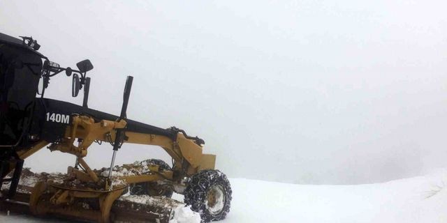 Batman’da kar nedeniyle kapanan köy yollarında çalışmaları devam ediyor