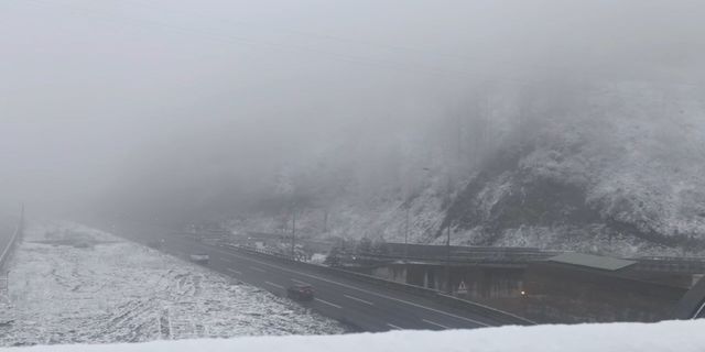 Bolu Dağı’nda sis ve karla karışık yağmur etkili oluyor