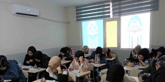 Eyyübiyeli gençler ücretsiz deneme sınavına katıldı