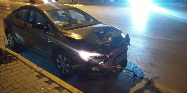 İki otomobil çarpıştı: 1 yaralı