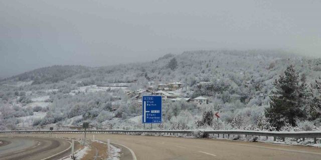 Karabük-Bartın karayolunda kar yağışı etkili oluyor