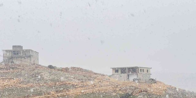 Mardin’de yılın ilk karı lapa lapa yağdı