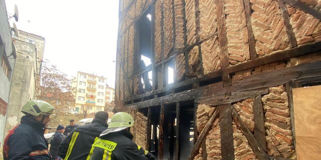 Metruk binada çıkan yangın söndürüldü