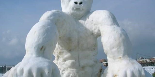 Oto tamirci, kardan heykelleri ile heykeltıraşlara adeta taş çıkardı