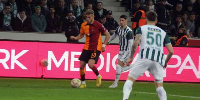 Spor Toto Süper Lig: Giresunspor: 0 - Galatasaray: 1 (İlk yarı)