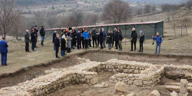 TÜMBİKON üyeleri 8 bin yıllık antik kenti gezdi