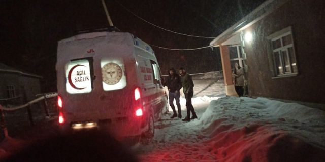 Van’da karlı yollar açılarak hastalara ulaşıldı