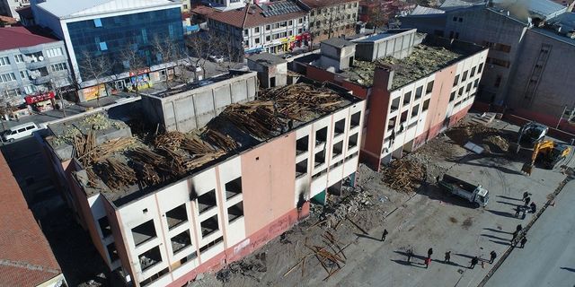 Yenişehir Esnaflar Çarşısında yıkım işlemleri devam ediyor