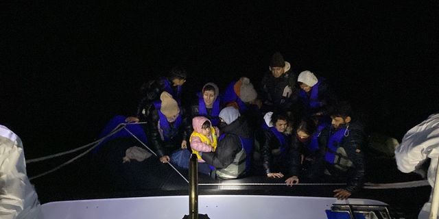 Yunan unsurlarınca ölüme terk edilen 13 kaçak göçmen kurtarıldı
