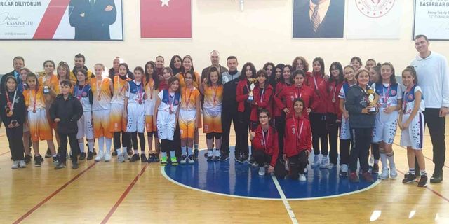 Karaman’da düzenlenen okul sporları yıldızlar basketbol müsabakaları sona erdi