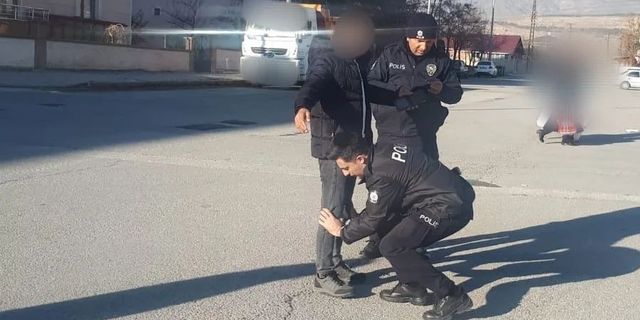 Okul önlerinde polis denetimi