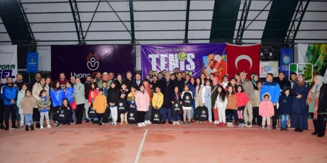 Diyarbakır'da “Uyanış Gençlik” tenis turnuvası sona erdi