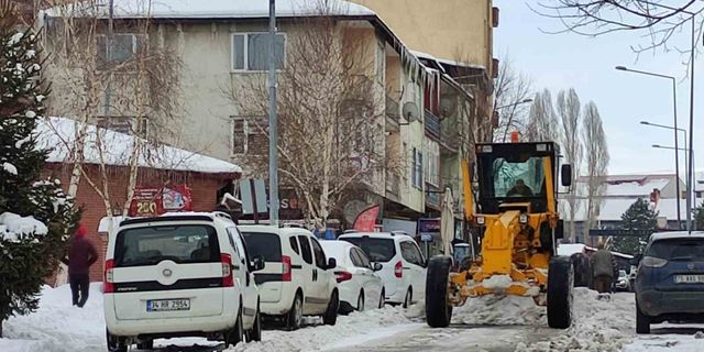 Ardahan Belediyesi ekiplerinin karla mücadele çalışmaları