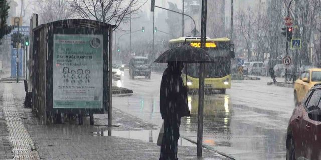 Bursa’da kar yağışı etkili oldu