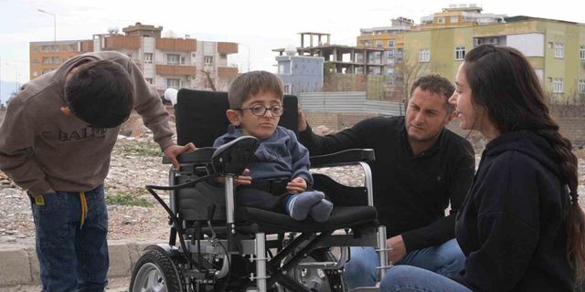 Cam kemik hastası Mustafa’nın akülü araba hayali Almanya’dan gerçekleştirildi