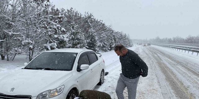 Çankırı’da yoğun kar yağışı: Onlarca araç yolda kaldı