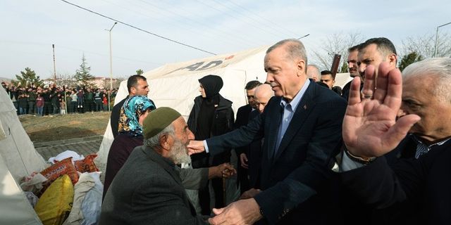 Cumhurbaşkanı Erdoğan: “15 bin lira taşınma yardımını bugün itibarıyla ödemeye başlıyoruz”