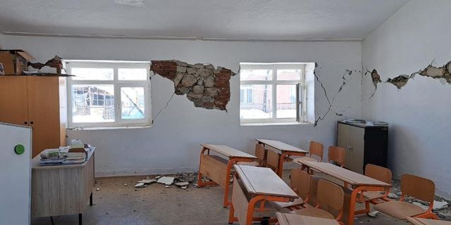 Depremde hasar gören iki okulda taşımalı eğitime geçildi