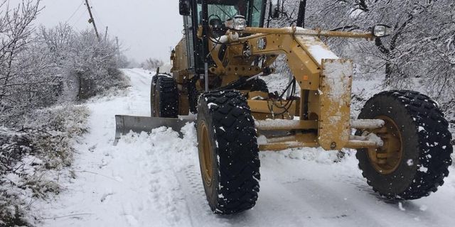 Elazığ’da kar yağışı nedeniyle 396 köy yolu ulaşıma kapandı