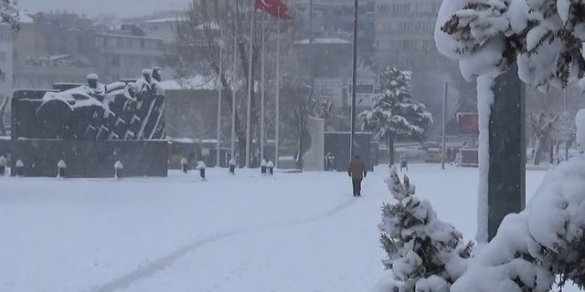 Gaziantep’te kar yağışı etkili oluyor