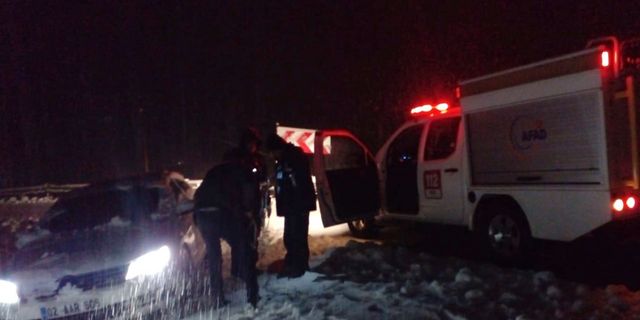 Karda mahsur kalan sürücülerin yardımına AFAD yetişti