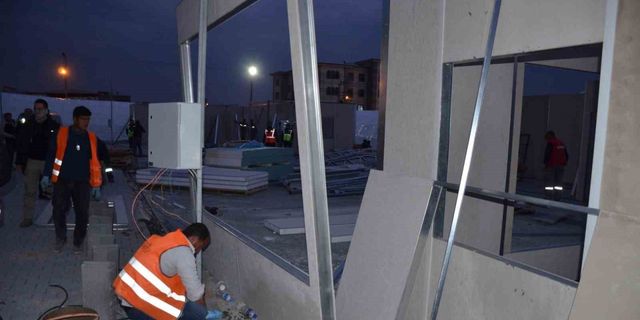 Nurdağı’nda depremzedeler için barınma çalışmaları devam ediyor