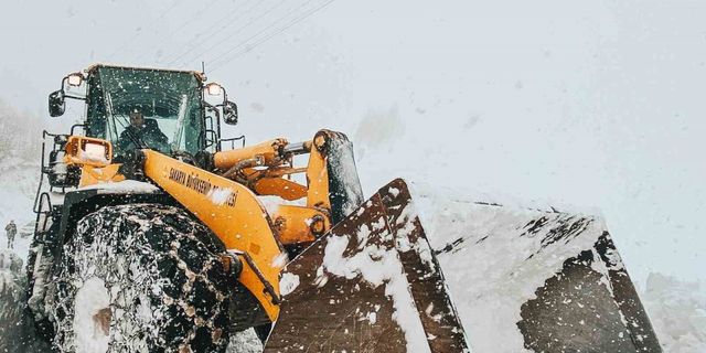 Sakarya’da kardan kapanan 6 grup yolu ulaşıma açıldı