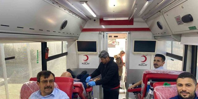 Salihlili şoförlerden kan bağışına destek