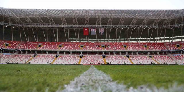 Sivasspor - Beşiktaş maçı öncesi zeminin son durumu