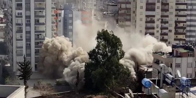 14 katlı bina kontrollü şekilde yıkıldı