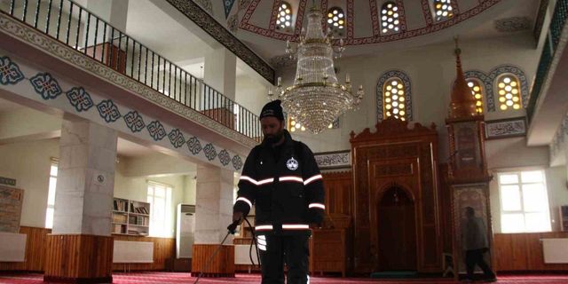 Elazığ’da camiler ‘Gül’ kokuyor