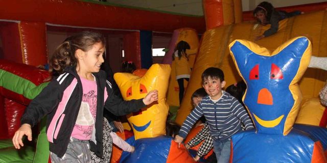 Elazığ’da düzenlenen festivalde çocuklar doyasıya eğlendi