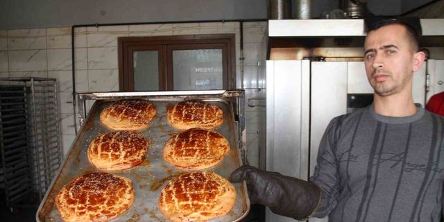 Elazığ’da Ramazan ayıyla birlikte ’nohut ekmek’ tezgahtaki yerini aldı